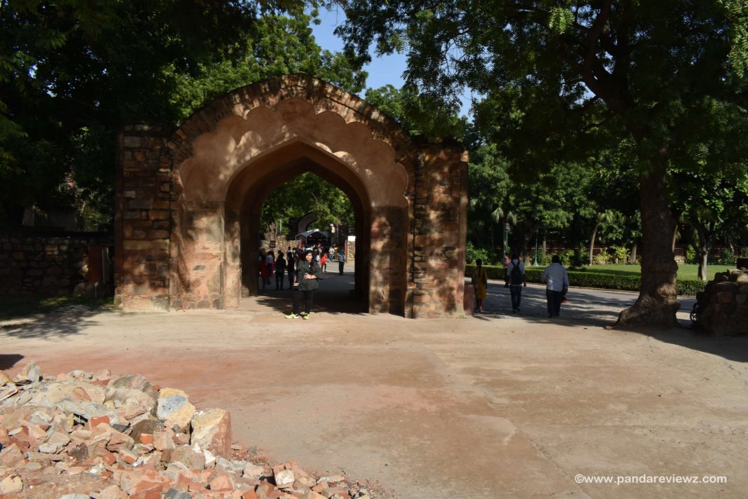 qutub minar photo spot near enterance