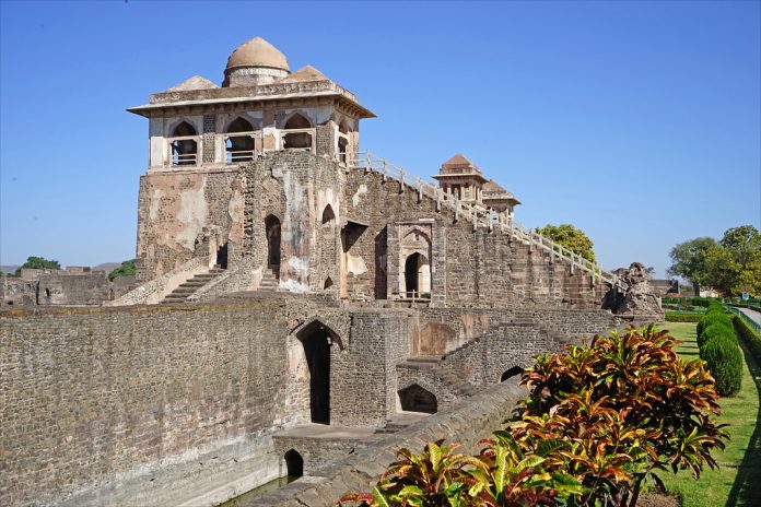 jahaz mahal mandu fort indore